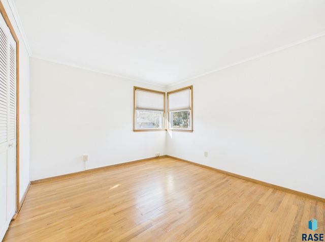 2304 W 18th St Street, Sioux Falls, SD 57104