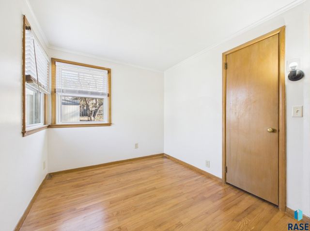 2304 W 18th St Street, Sioux Falls, SD 57104