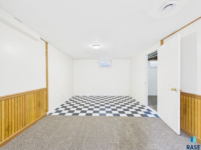 2304 W 18th St Street, Sioux Falls, SD 57104