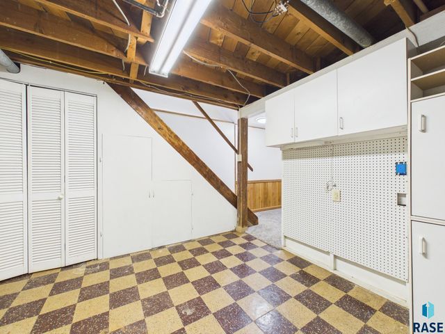 2304 W 18th St Street, Sioux Falls, SD 57104