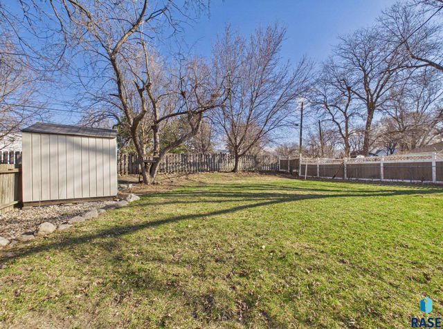 2304 W 18th St Street, Sioux Falls, SD 57104