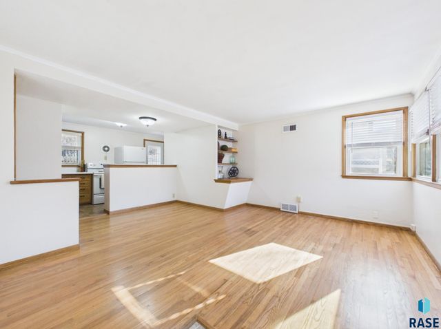 2304 W 18th St Street, Sioux Falls, SD 57104