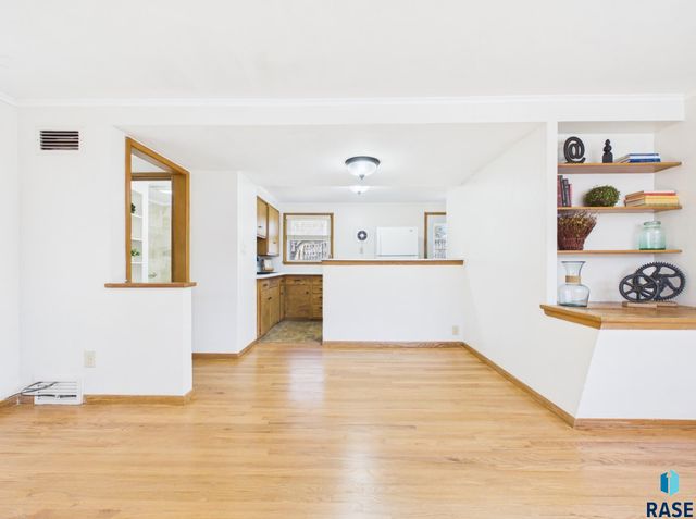 2304 W 18th St Street, Sioux Falls, SD 57104