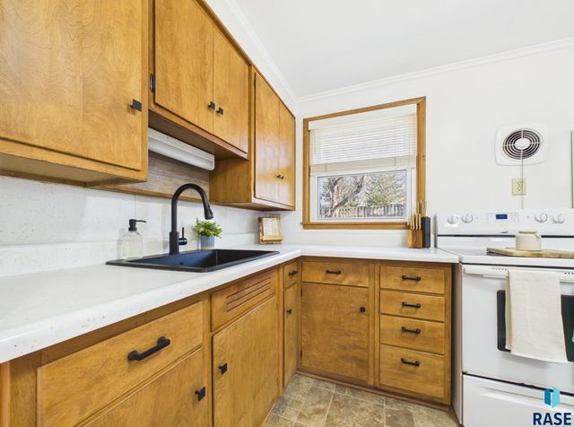 2304 W 18th St Street, Sioux Falls, SD 57104