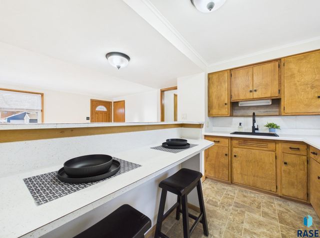 2304 W 18th St Street, Sioux Falls, SD 57104