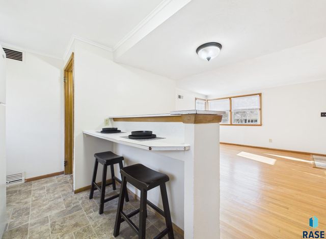 2304 W 18th St Street, Sioux Falls, SD 57104