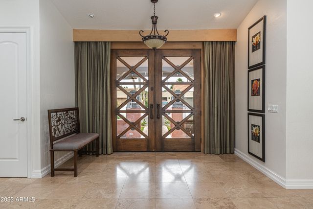 8176 E DEL BARQUERO Drive, Scottsdale, AZ 85258