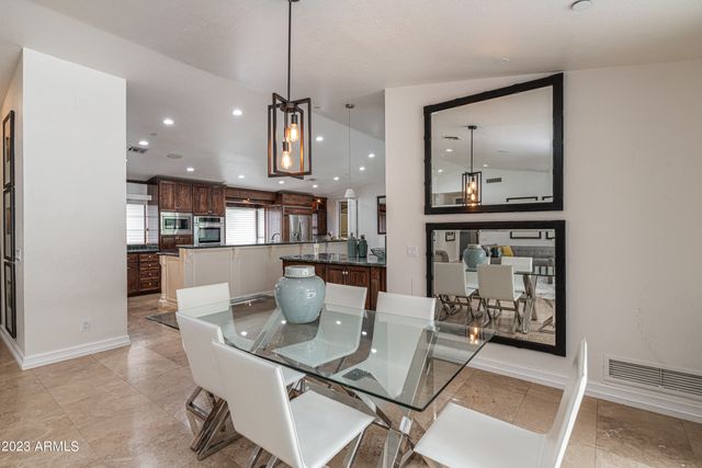 8176 E DEL BARQUERO Drive, Scottsdale, AZ 85258