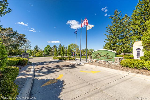 2456 Inglehill Point, Bloomfield Charter Township, MI 48304