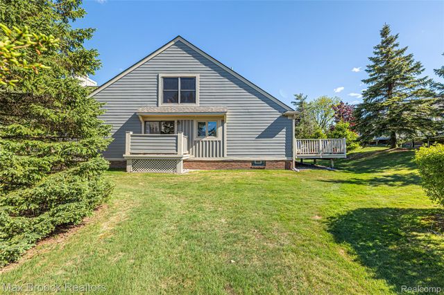 2456 Inglehill Point, Bloomfield Charter Township, MI 48304