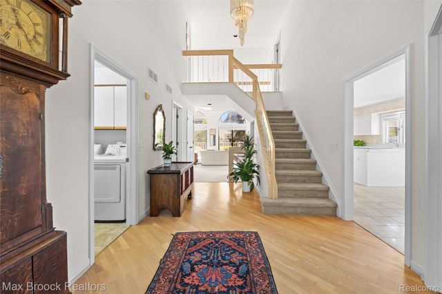 2456 Inglehill Point, Bloomfield Charter Township, MI 48304