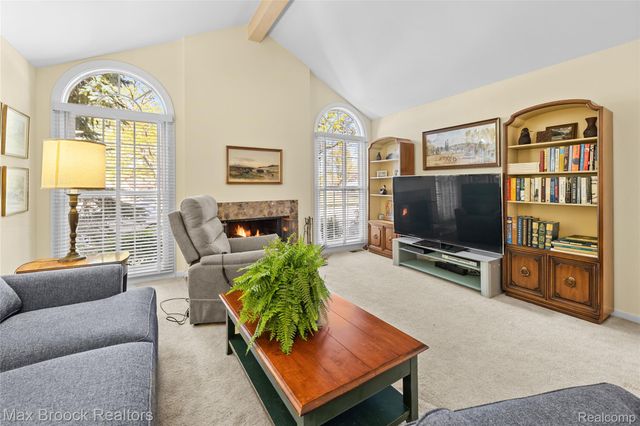 2456 Inglehill Point, Bloomfield Charter Township, MI 48304
