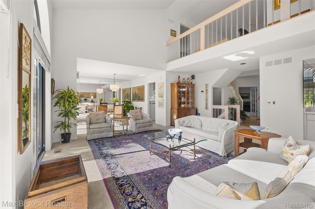 2456 Inglehill Point, Bloomfield Charter Township, MI 48304