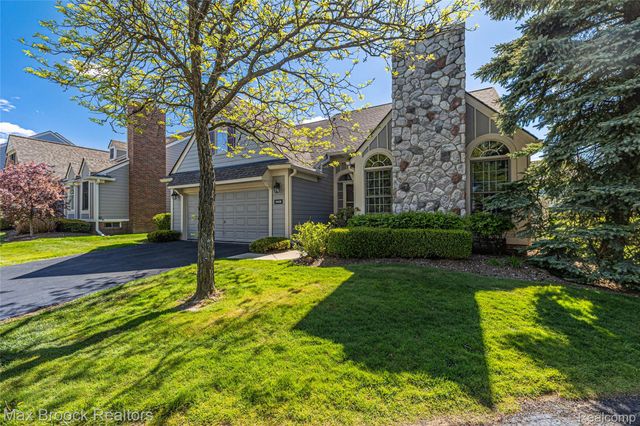2456 Inglehill Point, Bloomfield Charter Township, MI 48304