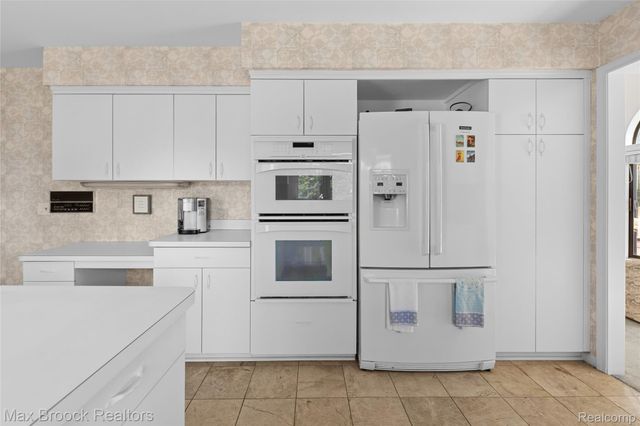 2456 Inglehill Point, Bloomfield Charter Township, MI 48304