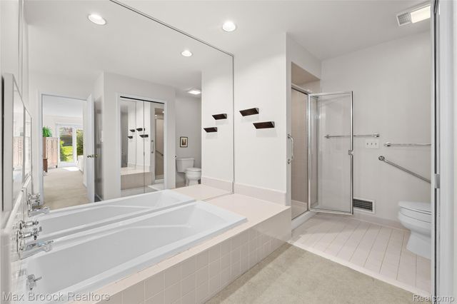 2456 Inglehill Point, Bloomfield Charter Township, MI 48304