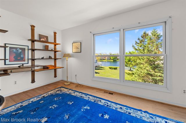 2456 Inglehill Point, Bloomfield Charter Township, MI 48304