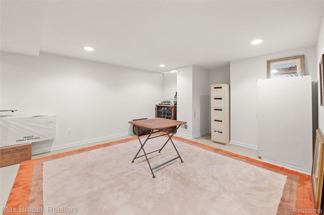 2456 Inglehill Point, Bloomfield Charter Township, MI 48304