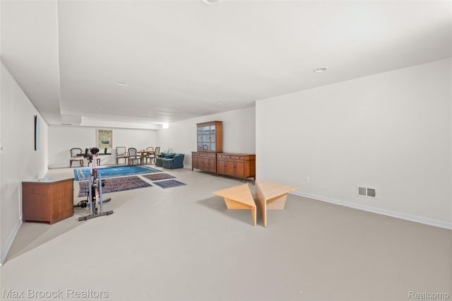 2456 Inglehill Point, Bloomfield Charter Township, MI 48304