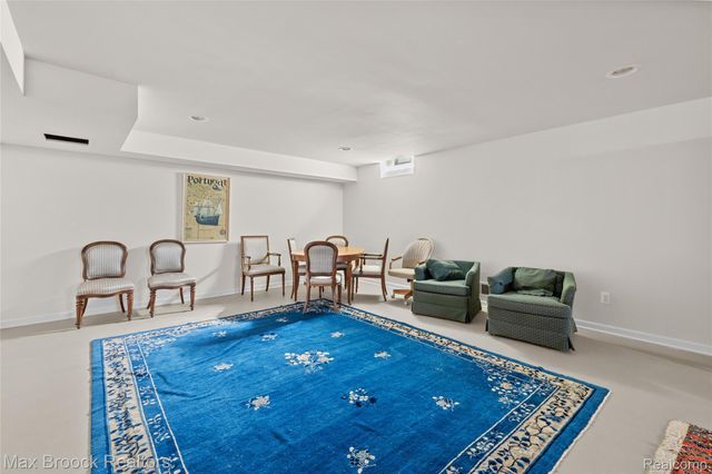 2456 Inglehill Point, Bloomfield Charter Township, MI 48304