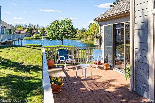 2456 Inglehill Point, Bloomfield Charter Township, MI 48304