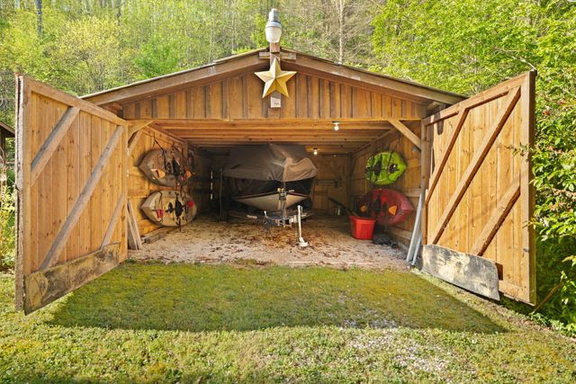 3853 Skidmore Road, Frenchburg, KY 40322