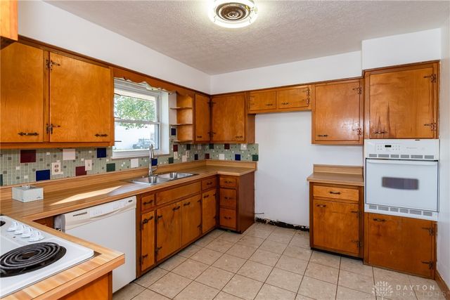 303 E Whittier Avenue, Fairborn, OH 45324