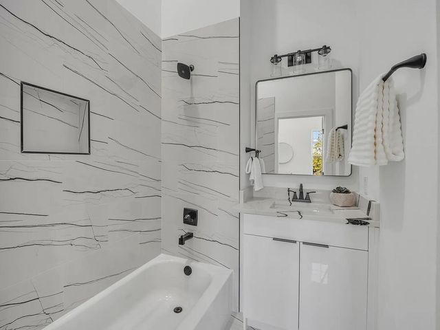 631 N Tyler Street 202, Dallas, TX 75208