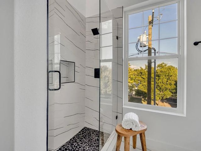 631 N Tyler Street 202, Dallas, TX 75208
