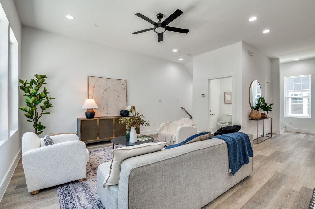 631 N Tyler Street 202, Dallas, TX 75208