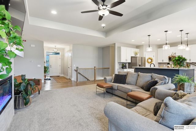 9716 Osprey Lane, Papillion, NE 68046
