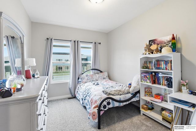 9716 Osprey Lane, Papillion, NE 68046