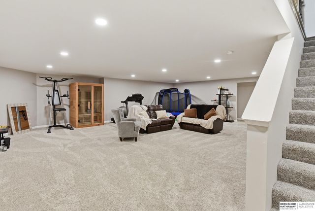 9716 Osprey Lane, Papillion, NE 68046