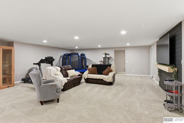 9716 Osprey Lane, Papillion, NE 68046