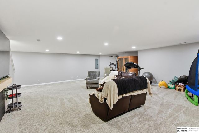9716 Osprey Lane, Papillion, NE 68046