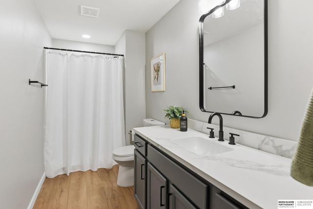 9716 Osprey Lane, Papillion, NE 68046