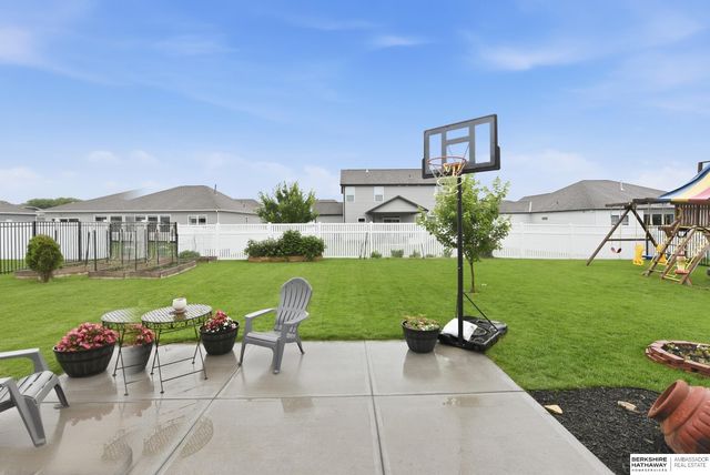 9716 Osprey Lane, Papillion, NE 68046