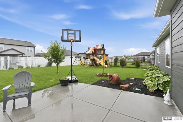 9716 Osprey Lane, Papillion, NE 68046