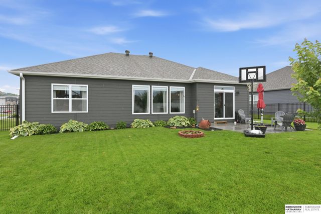 9716 Osprey Lane, Papillion, NE 68046