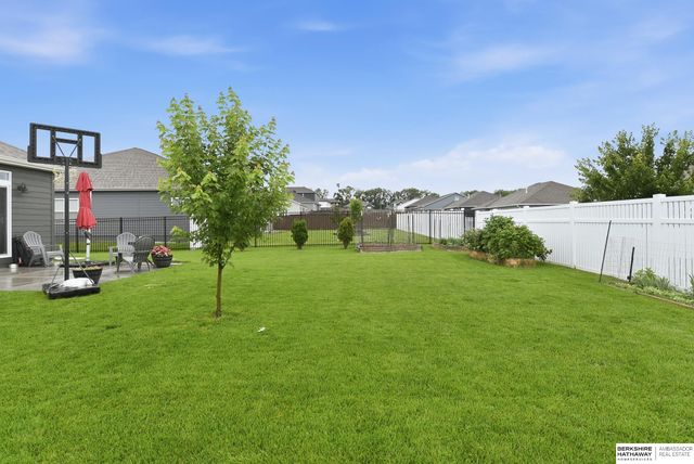 9716 Osprey Lane, Papillion, NE 68046