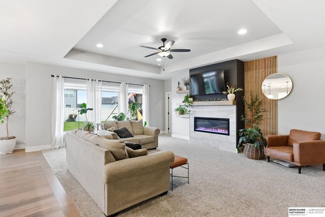 9716 Osprey Lane, Papillion, NE 68046