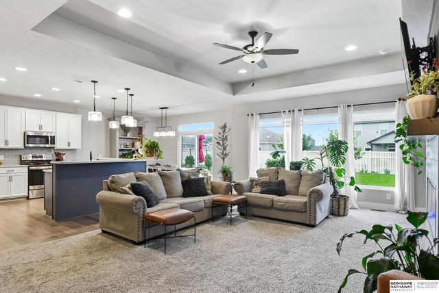 9716 Osprey Lane, Papillion, NE 68046