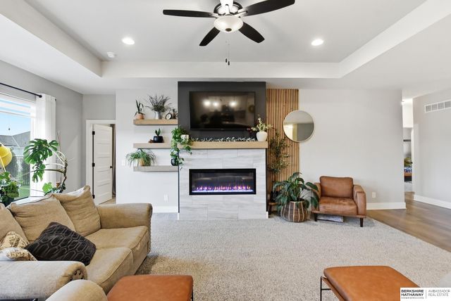9716 Osprey Lane, Papillion, NE 68046