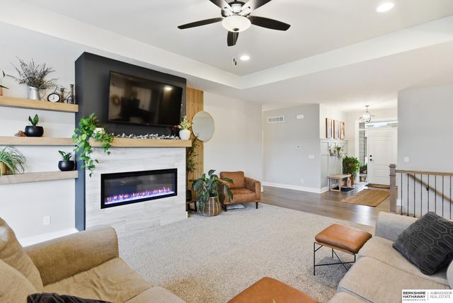 9716 Osprey Lane, Papillion, NE 68046