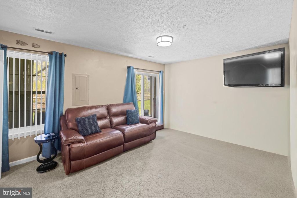 Image 14 of property listing at 7722 FISHING CREEK WAY, Clinton, MD 20735