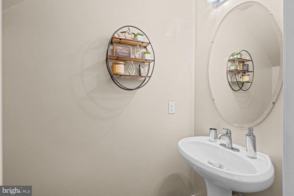 Image 33 of property listing at 7722 FISHING CREEK WAY, Clinton, MD 20735