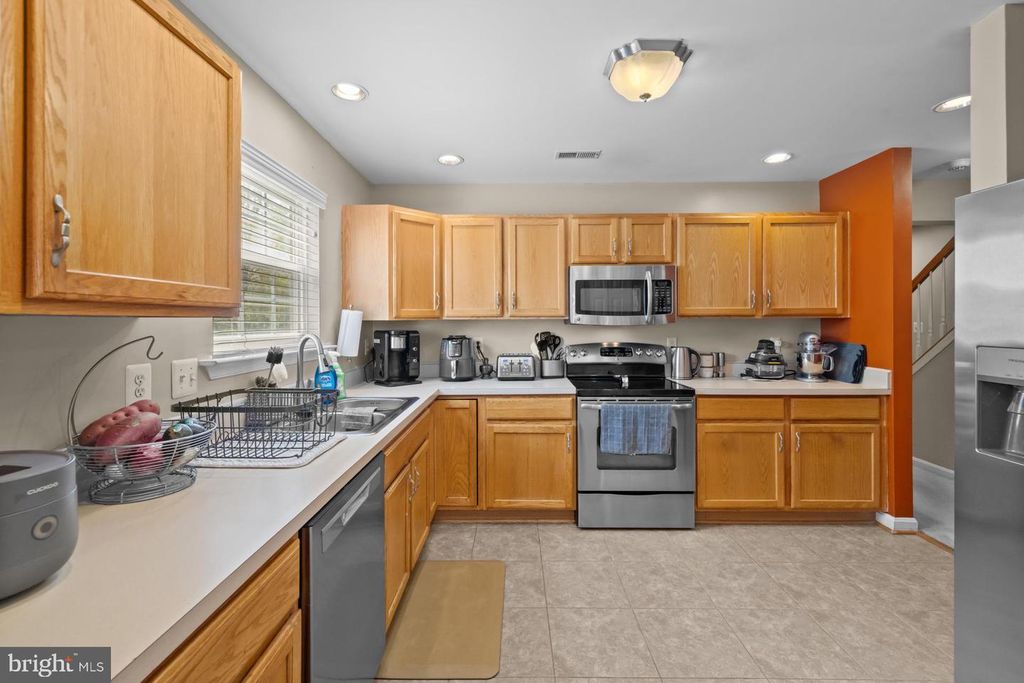 Image 4 of property listing at 7722 FISHING CREEK WAY, Clinton, MD 20735