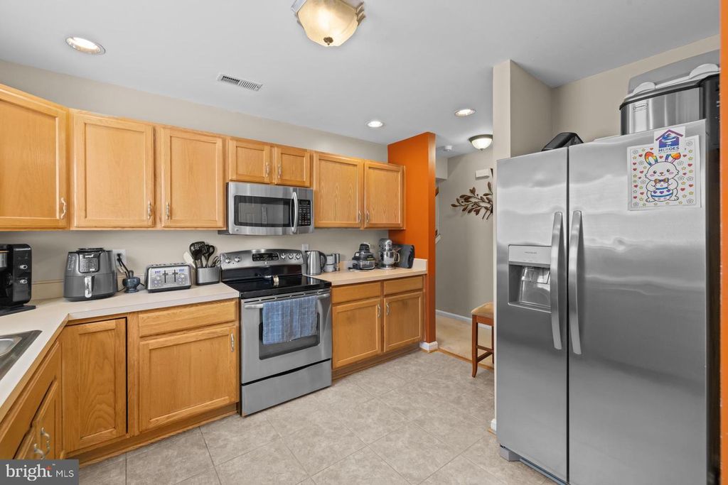 Image 5 of property listing at 7722 FISHING CREEK WAY, Clinton, MD 20735