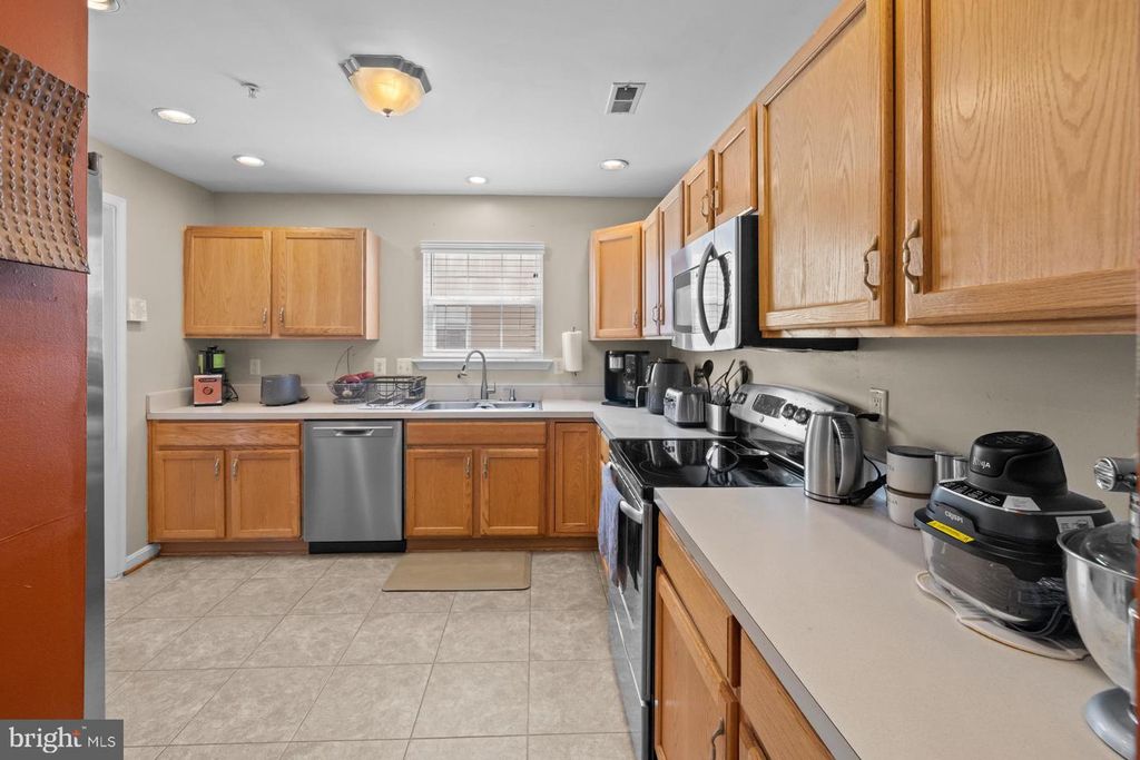 Image 6 of property listing at 7722 FISHING CREEK WAY, Clinton, MD 20735