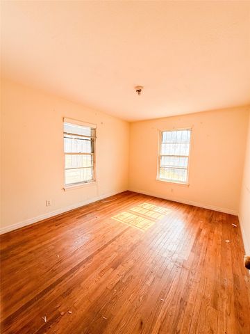 6213 Latta Street, Dallas, TX 75227